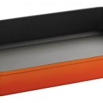 LAVA METAL Litinový pekáč 26x40 cm - červený od značky LAVA METAL