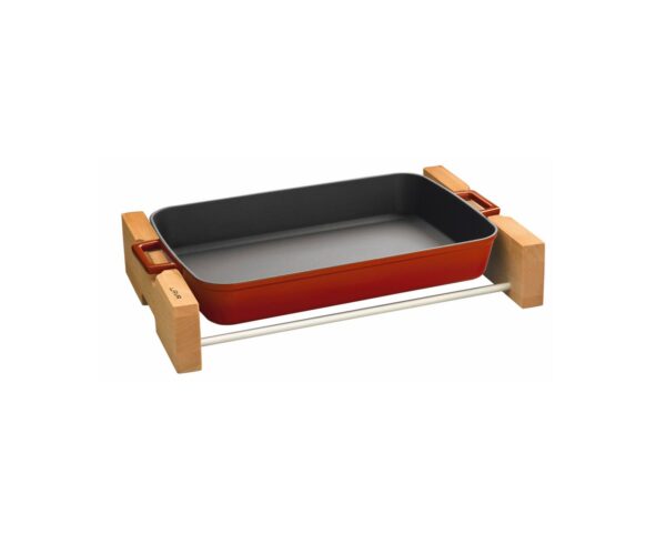 LAVA METAL Litinový pekáč 22x30cm s dřevěným podstavcem - červený - Obrázek 6