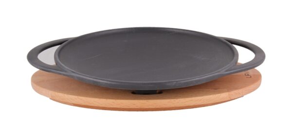 LAVA METAL Litinová pánev "wok" 28 cm s dřevěným podstavcem od značky LAVA METAL